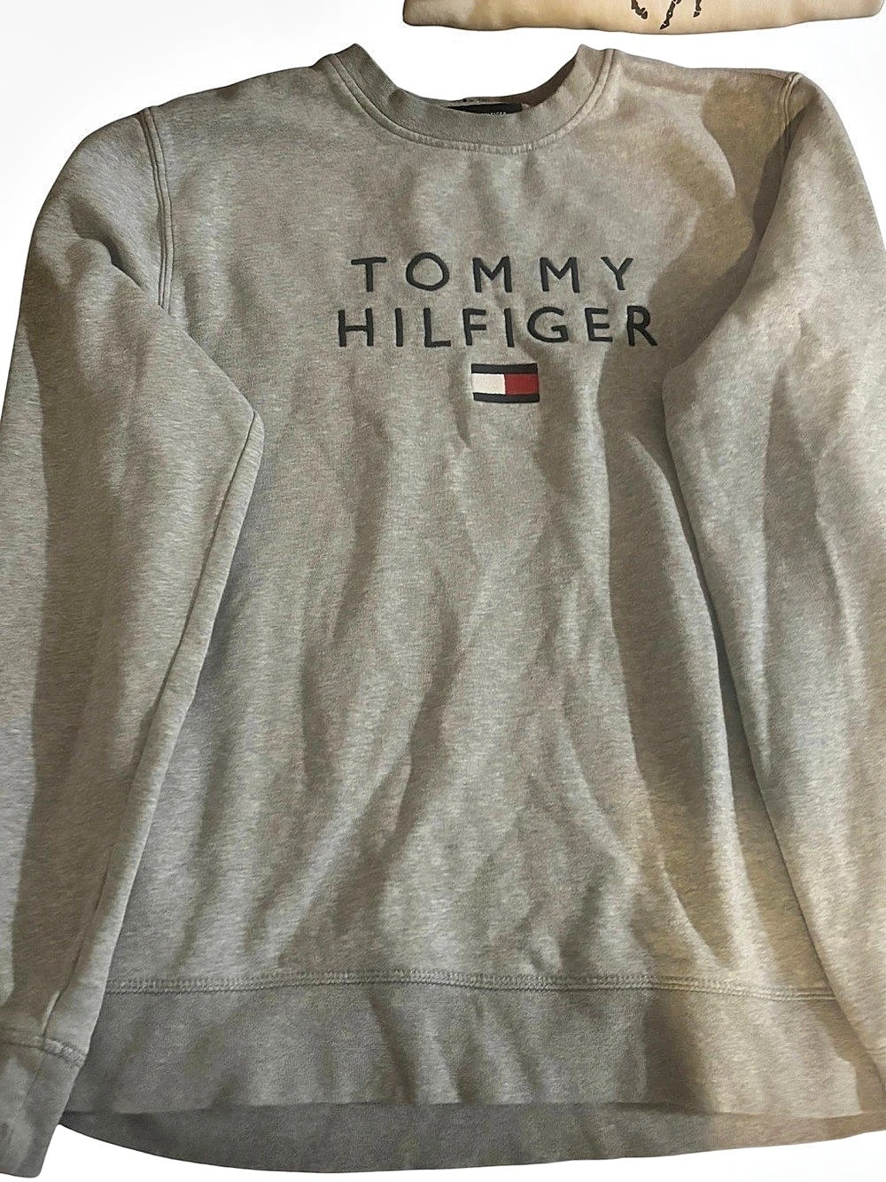 Tommy Hilfiger large Flag Logo Embroidered Crewneck Sweatshirt Gray Sweatshirt